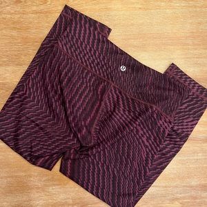 Lululemon Burgundy Black Pattern Crop Leggings 6